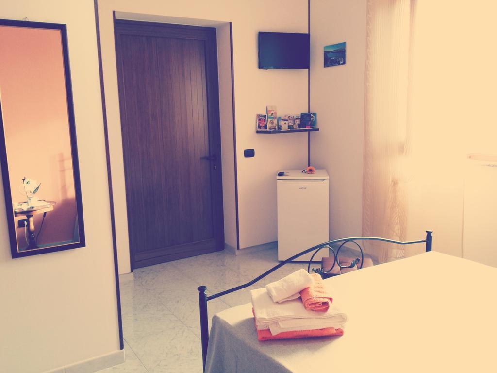 אוג'אנו לה קייזה B&B L'Oasi Del Sole חדר תמונה